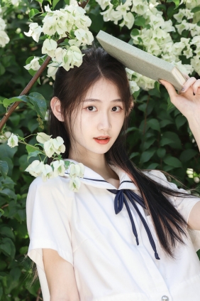 [YITUYU]艺图语 2025.12.16 花里长出了少女 [17P-298MB]