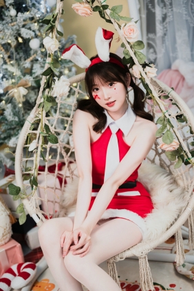 [YITUYU]艺图语 2025.12.25 你的圣诞礼物在这里！ 冰冷企鹅 [14P-161MB]