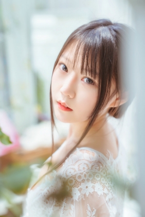 香草喵露露写真 - 玻璃房少女 [76P-1.13GB]