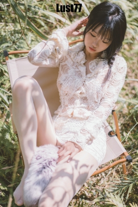 动漫博主柒柒要乖哦 - 夏树繁花 [64P1V-652MB]