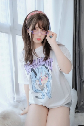 Coser小姐姐白银 - 宅家女友 [59P4V-276MB]