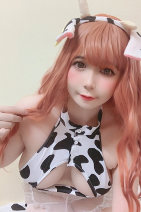 Uy Uy - Cow-chan selfie set [60P-270MB]