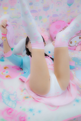 [Gyutto] Rina 初芽里奈 -【rina-01】女児服おむつ写真集 [212P213MB]