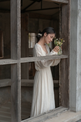 [YITUYU]艺图语 2025.06.03 裙摆漫过时光的碎痕 小雨天气 [18P-222MB]