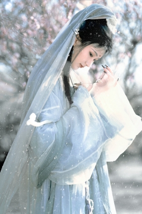 [YITUYU]艺图语 2025.06.08 琉璃世界，白雪红梅 荷里寒 [14P-275MB]