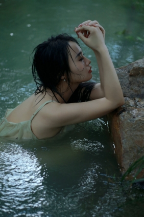 [YITUYU]艺图语 2025.11.05 逝水 [15P-107MB]