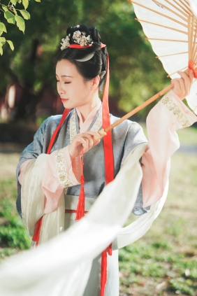 [YITUYU]艺图语 2025.10.23 古风人像拍摄-华林寺 小兰 [17P-144MB]