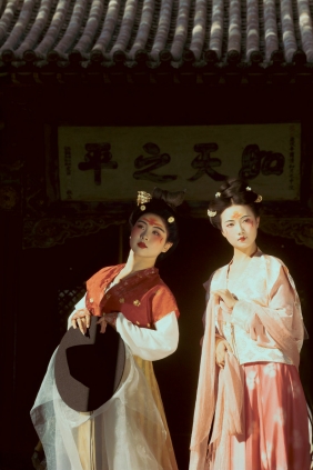 [YITUYU]艺图语 2025.10.23 秋日闲情 梦梦（我在山西当妆娘）+山南 [54P-553MB]