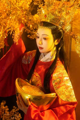 [YITUYU]艺图语 2025.11.11 新年 • 恭喜发财 落雨清玲 [12P-236MB]
