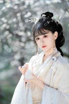 [YITUYU]艺图语 2026.02.04 梅花独自开 湫一只岁岁 [49P-1.19GB]