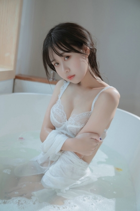 阳光美少女萌芽儿o0 - 浴缸 [72P-1.76GB]