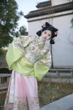 [YITUYU]艺图语 2026.01.21 不辜负眼前季节 俏皮明制 欺负饭粒的米粒 [14P-194MB]
