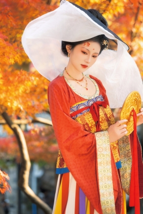 [YITUYU]艺图语 2025.11.05 唐 • 红枫 不听山 [18P-410MB]