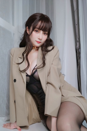 Coser小姐姐白银 - 残業中 ing [25P-70MB]