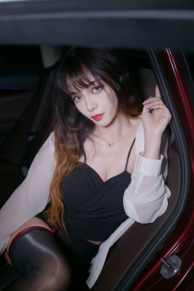 小须须 - 香车美人 [22P-136MB]