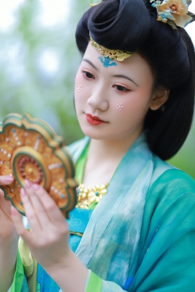 [YITUYU]艺图语 2025.06.11 曲江池畔柳如烟 二二二由 [16P-106MB]