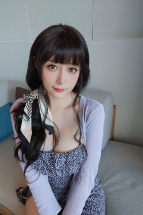 Coser小姐姐白银 - 居家碎花裙 [13P-38MB]