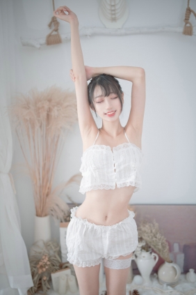 周叽是可爱兔兔 - 白色睡衣 [20P-169MB]