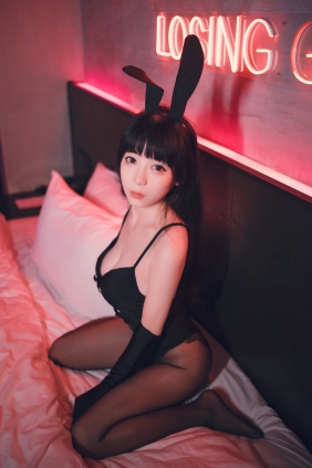 usejan - 黑兔 [33P-89MB]